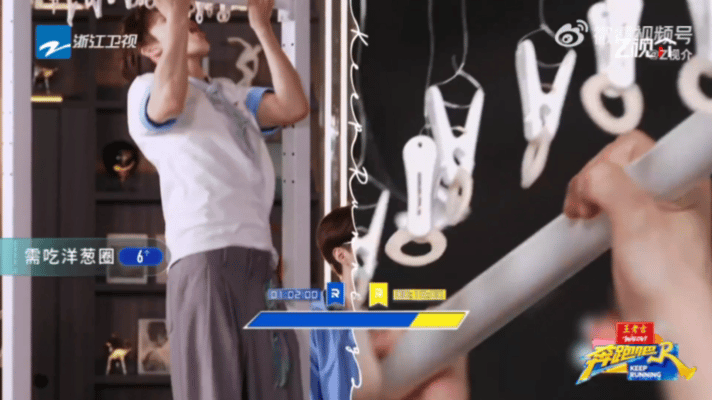 李昀锐吃洋葱圈李昀锐吃洋葱圈好像在接吻 李昀锐跑男这段直接封神！吃洋葱圈的样子又