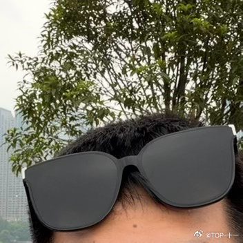 墨镜不要再随便戴了我靠了我之前出去玩，爬山啥的真的会在山下去买个二三十的墨镜戴着