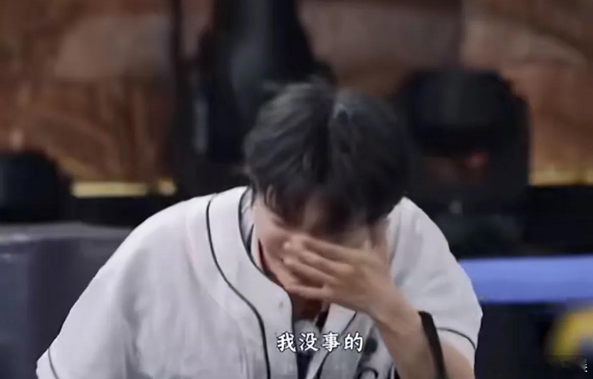 7月12日，跑男后期P掉了周深的伤！艾伦自己淋过的雨，又亲手浇到了周深脸上，看完