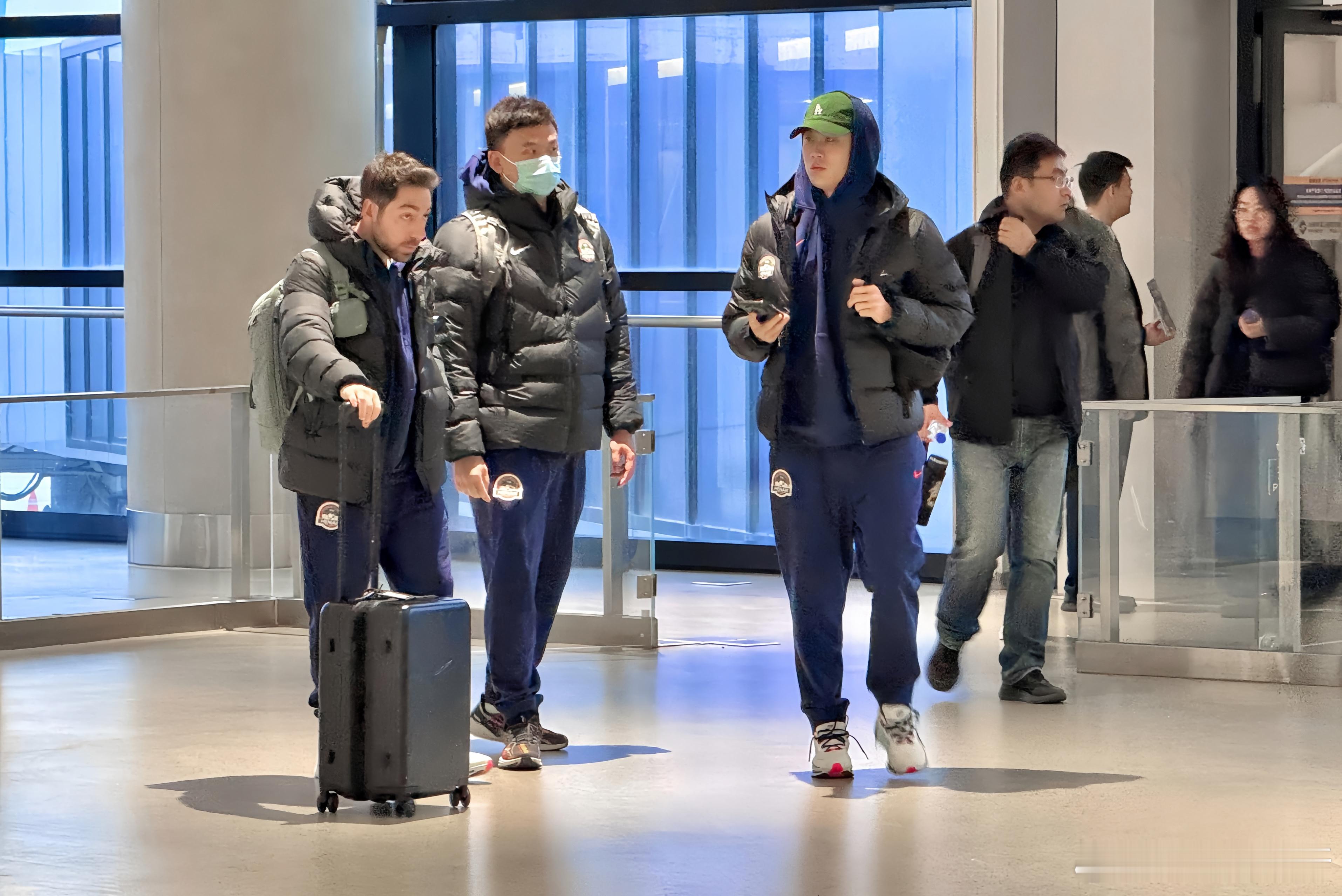 中超河南队 2月26日17时许，河南队飞抵上海浦东机场，赴沪进行“超短期飞行集训