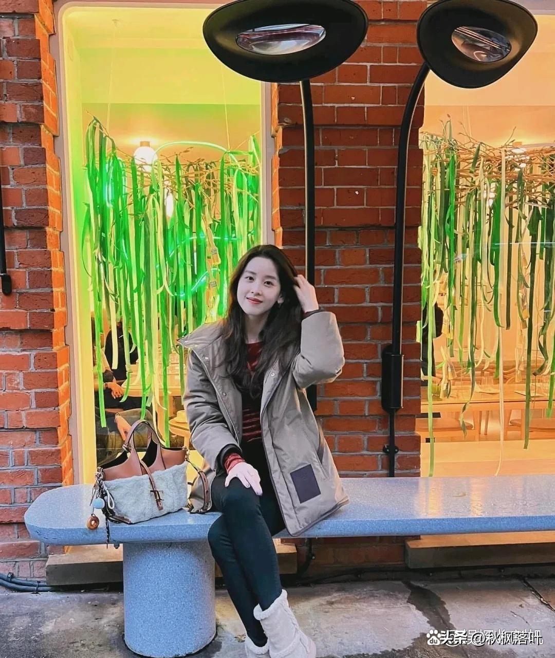 章泽天的下巴长得好好， 命好到老啊！