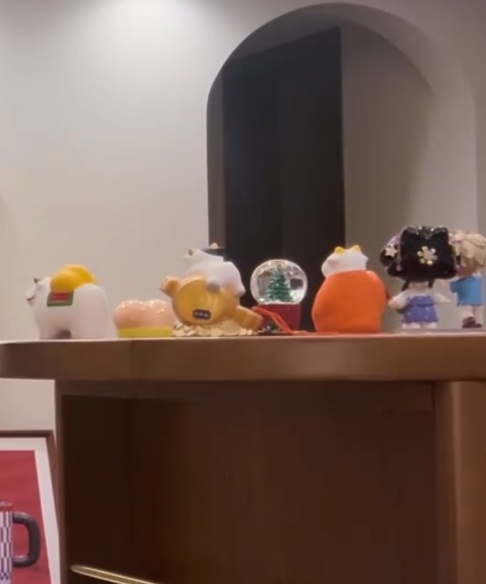 某人独家秦兰摆件和某人同款秦兰小卡以及某人把糖放冰箱这个习惯还要维持很多年吧 