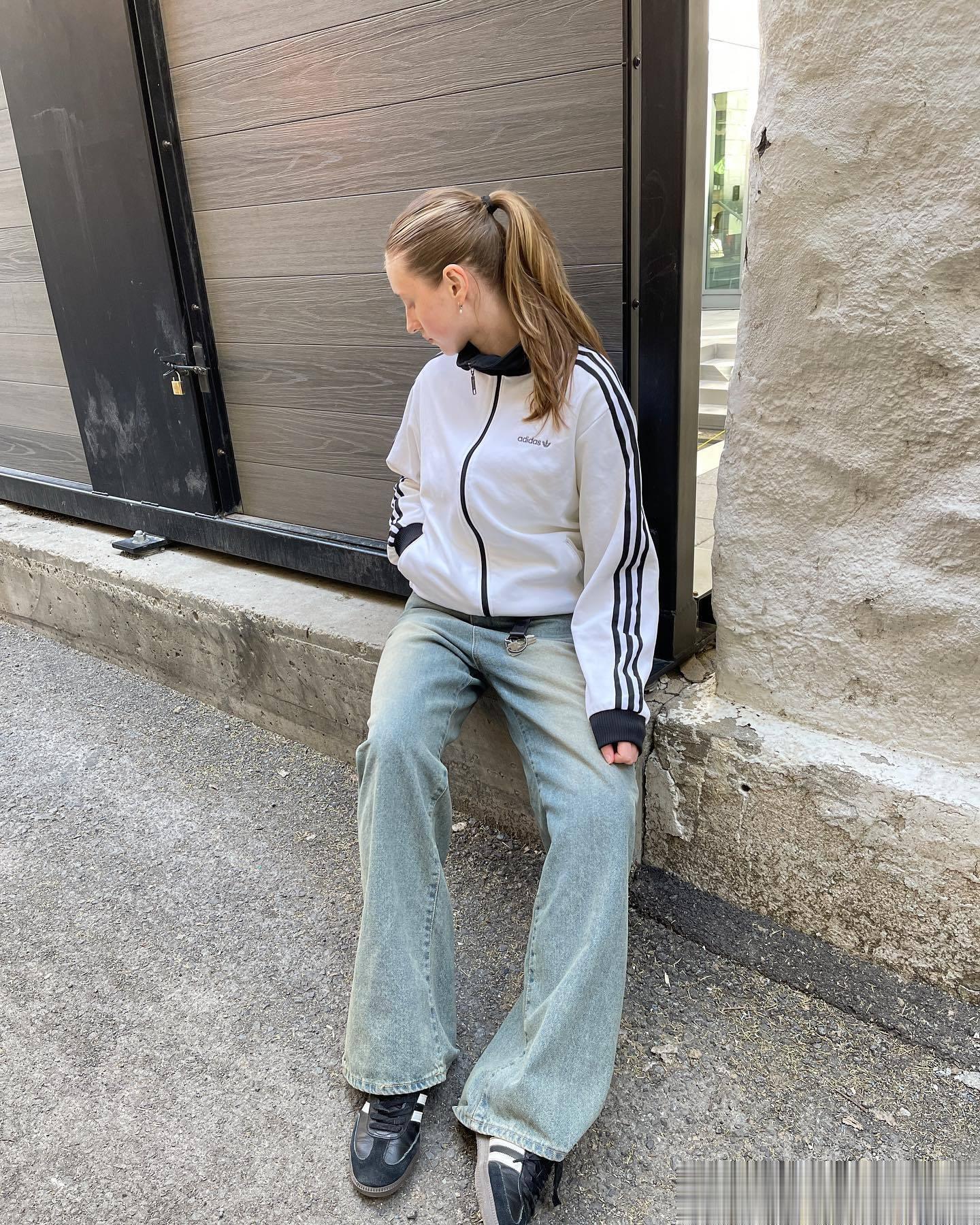 kayla 一个简约的cool girl[酷]#Ins# ​​​