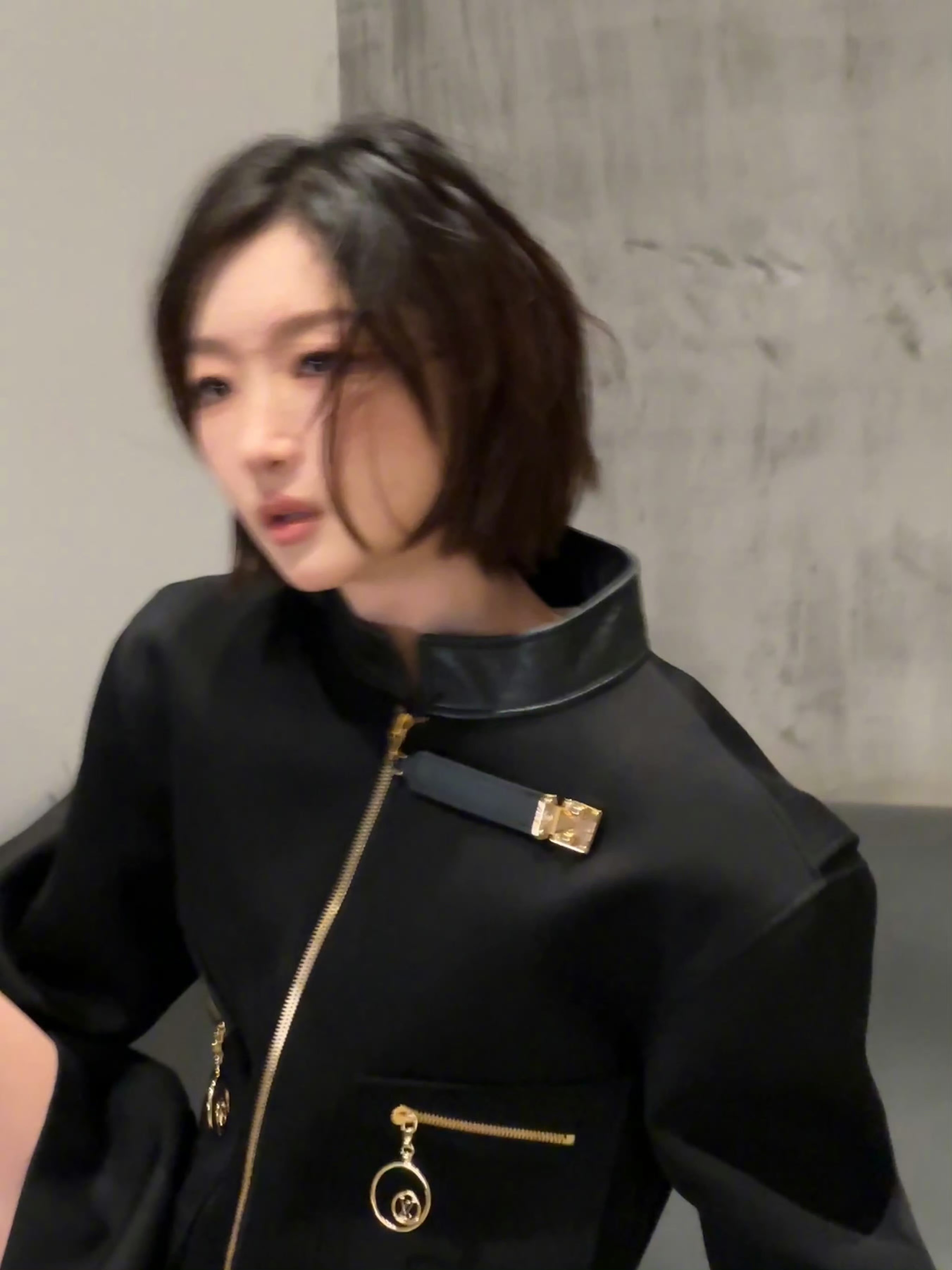 周冬雨回应整容争议在我印象里她从出道到现在就是这个样子😂话说她什么时候才能回来