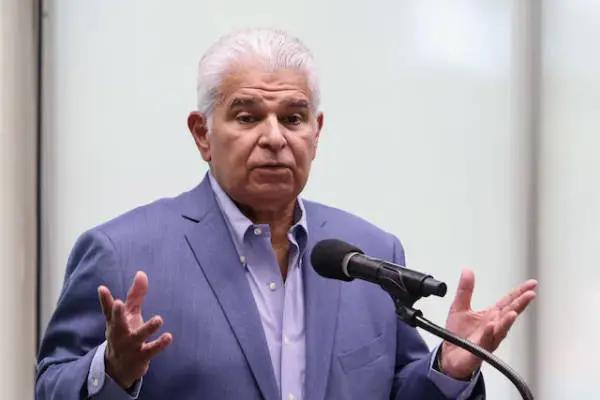 巴拿马总统打脸外长言论！

和记港口这事啊，真是一天一进展！

前一天（4月8日