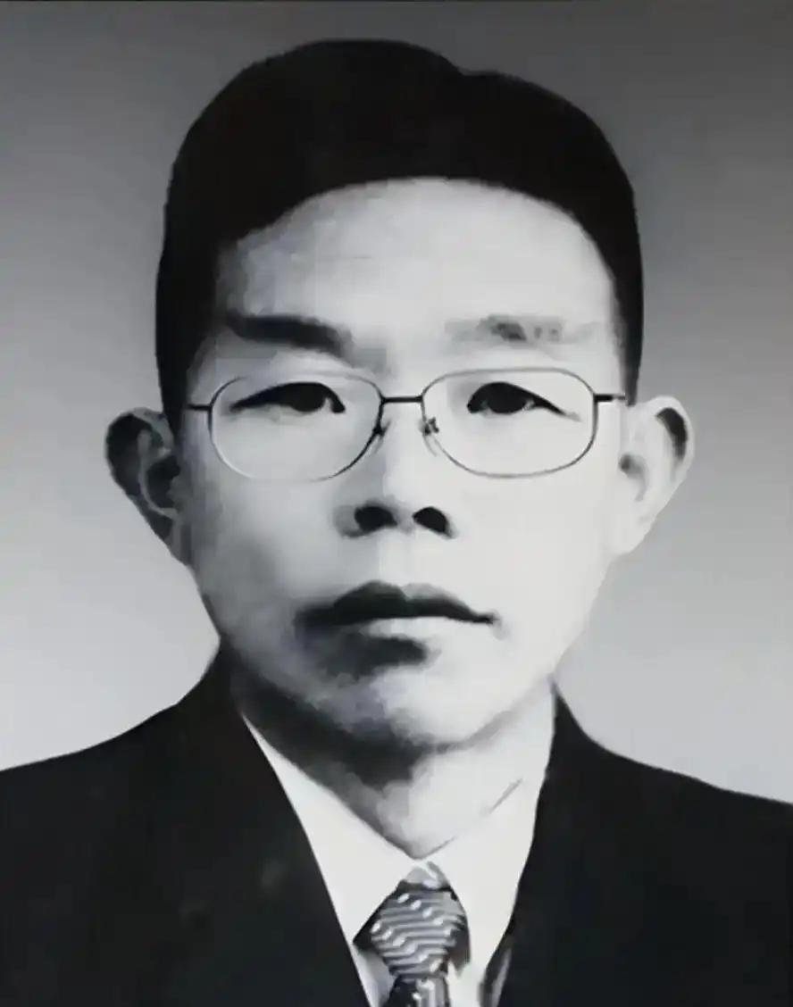 他37岁死在莫斯科郊外，毛主席找了20年，1991年才等到一纸通知。1935年，