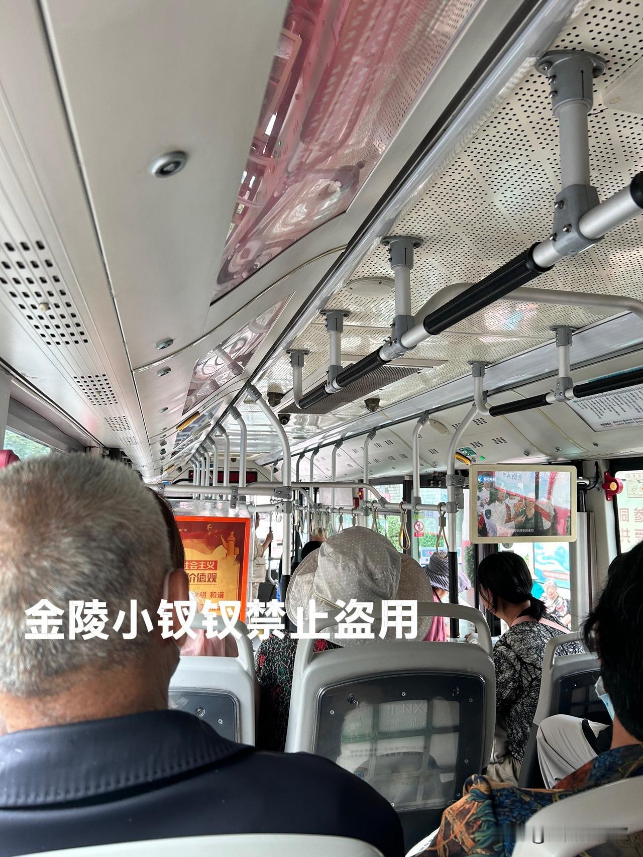 我做了个测试

今天早晨起来，我想做个测试，就是和葛老头不说话，看能持续多久。