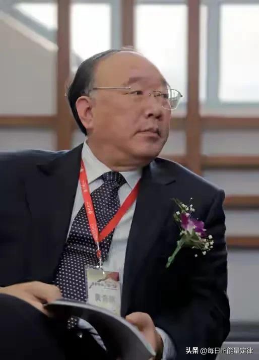 老黄这事让多少人接受不了，不是接受不了他翻车，而是接受不了曾经自己的智商被人家狠