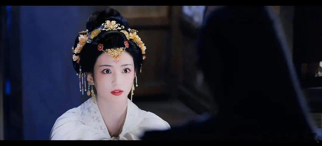 女演员最怕的不是筹，而是脖子又短又粗 ​​​