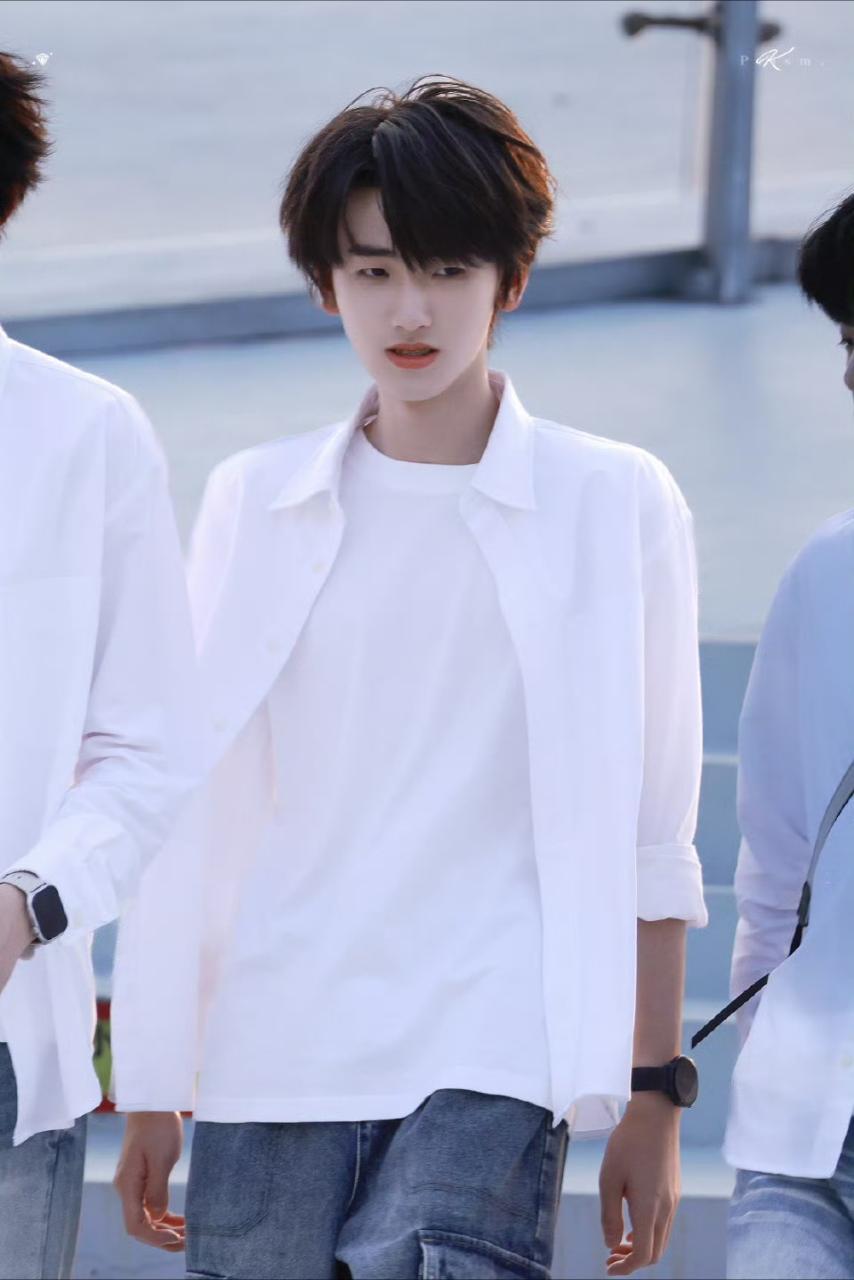 💙💙心藏孤勇破尘网 歌载赤诚照月章💙💙欢迎收听【15岁男高】🔵🔵【四