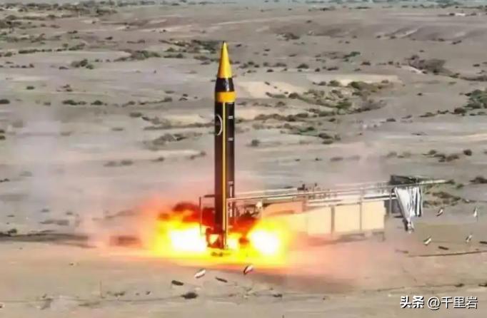 #伊朗导弹袭以色列 夜空划过密集火光#伊朗要想让导弹攻势有持久性，那下面就看伊朗