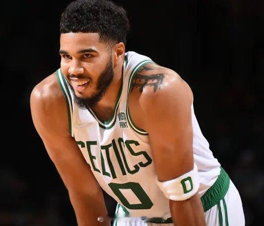 据Shams报道，塔图姆最近一直全程参与凯尔特人的5对5训练。去年季后赛跟腱撕裂