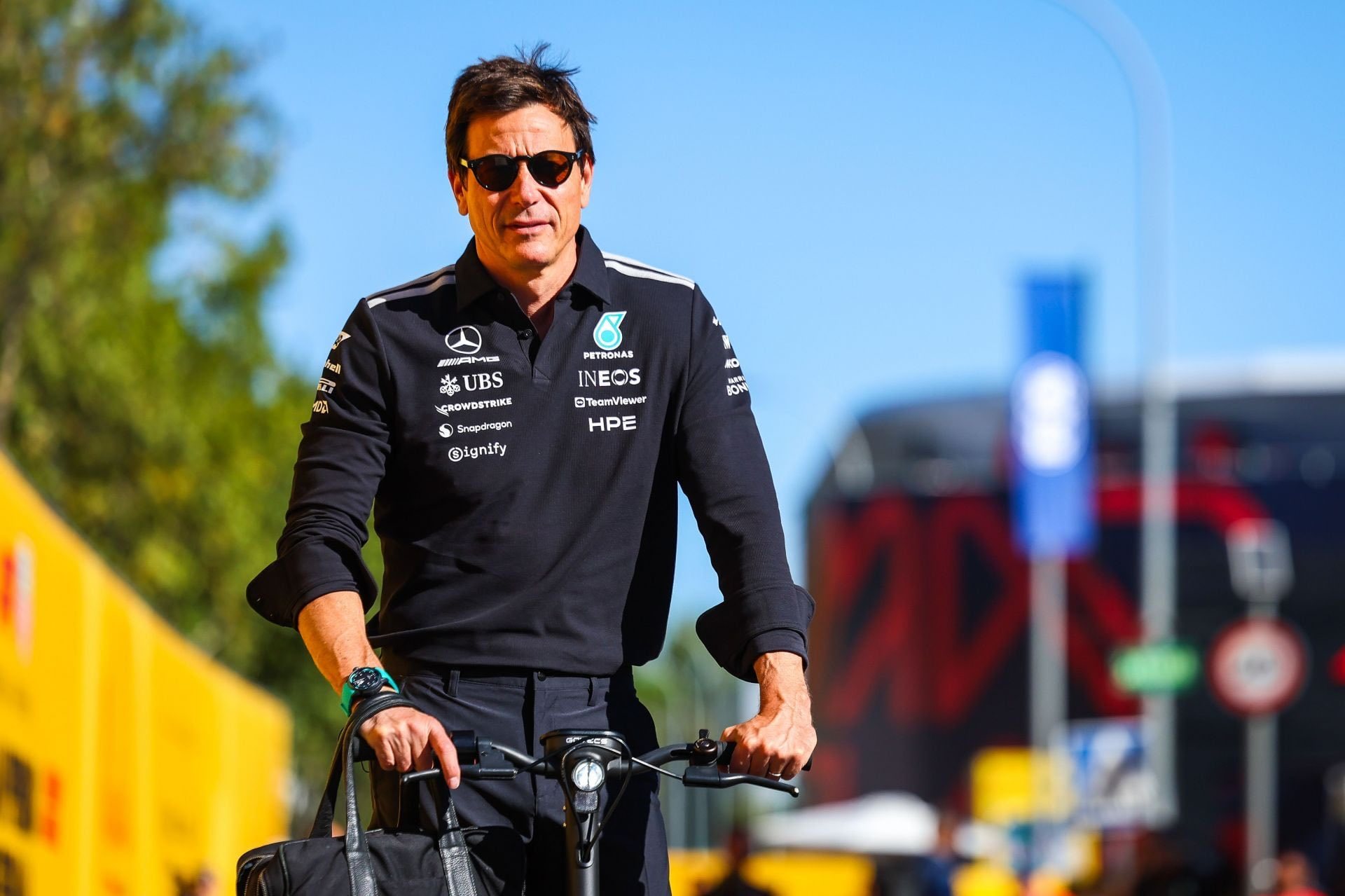 F1[超话]2026F1西班牙大奖赛 托托·沃尔夫透露，梅赛德斯已经和拉塞尔完成