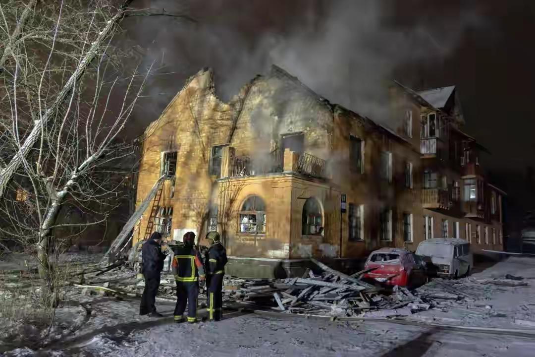 报复普京官邸遭袭，俄国防部称用“榛树”导弹打击乌克兰。

综合《俄罗斯报》等俄媒