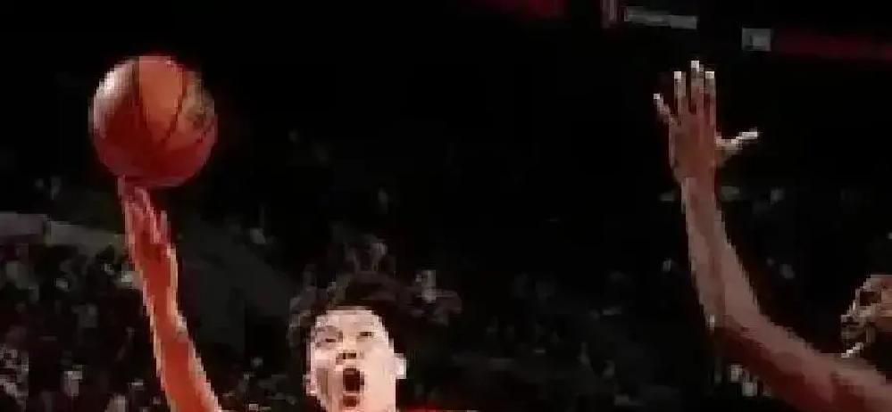 15分钟打爆NBA试训！
 
昨天开拓者内部赛，2米16的杨翰森一上场就锁死对面