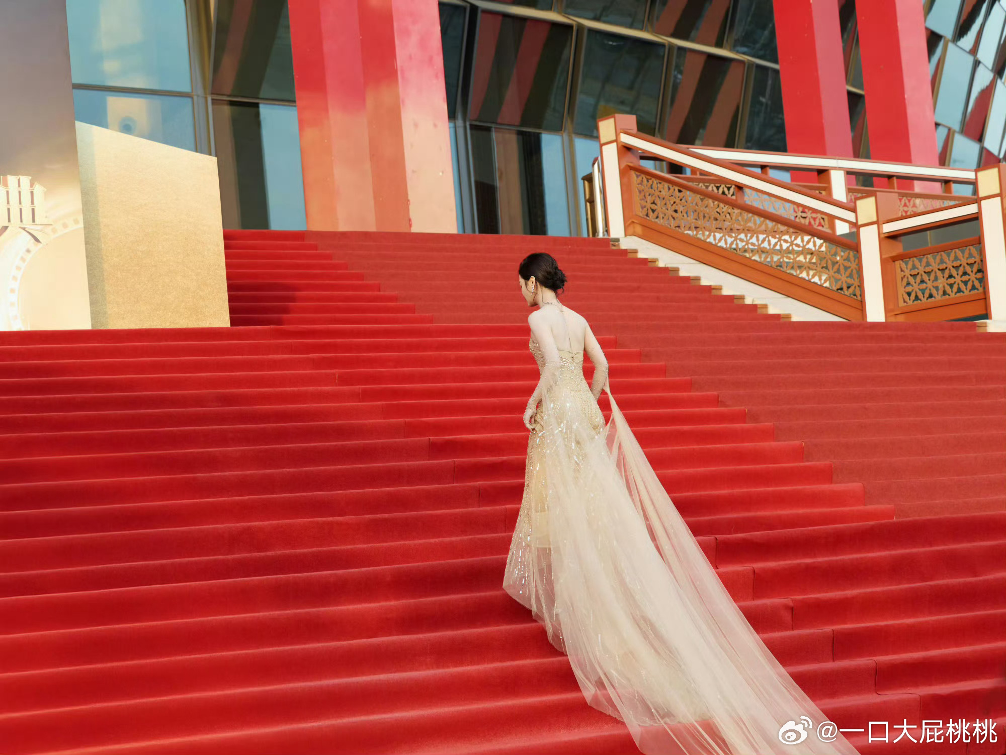 这件裙子从这个角度拍更美 