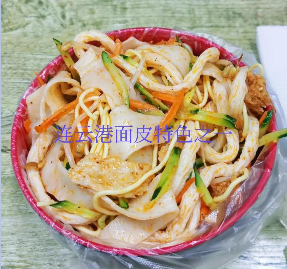 一直弄不明白，为何苏北一带的人习惯或认可街头摊店塑料袋套碗的作派？
      