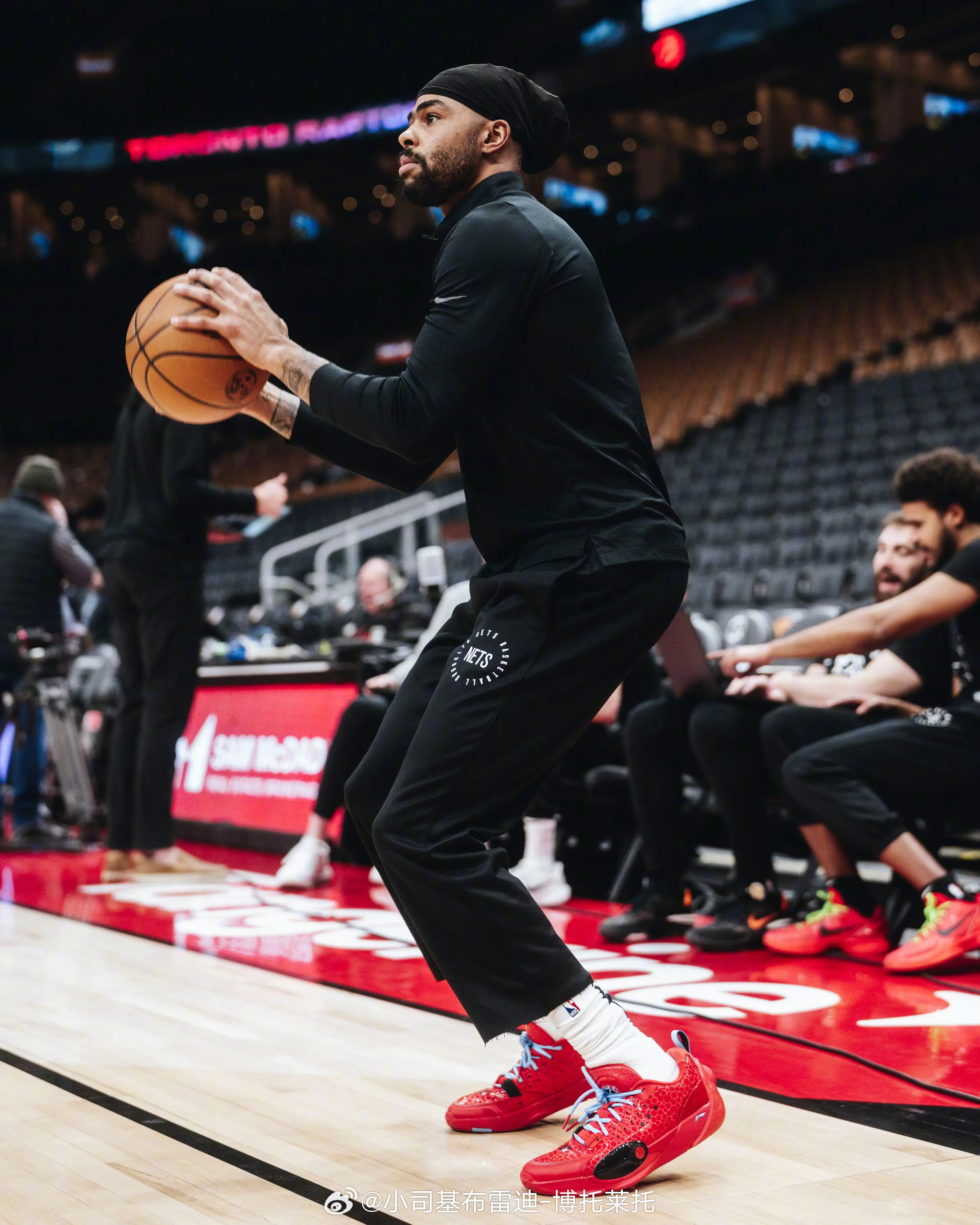 前NBA全明星球员拉塞尔加盟上海大鲨鱼！德安吉洛·拉塞尔于2015年以选秀榜眼身