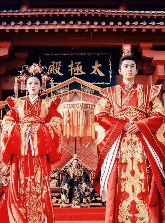 古代皇帝大婚、第一次和皇后行房事，不会让皇帝自己胡乱摸索，皇宫里早就定下一套完整