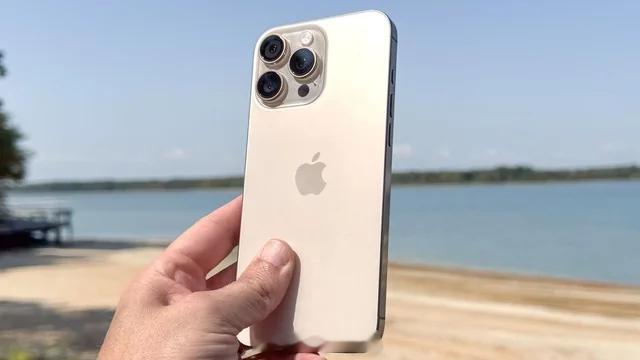 iPhone17系列的前置摄像头从1200万升级到2400万，说是给用户带来跟出