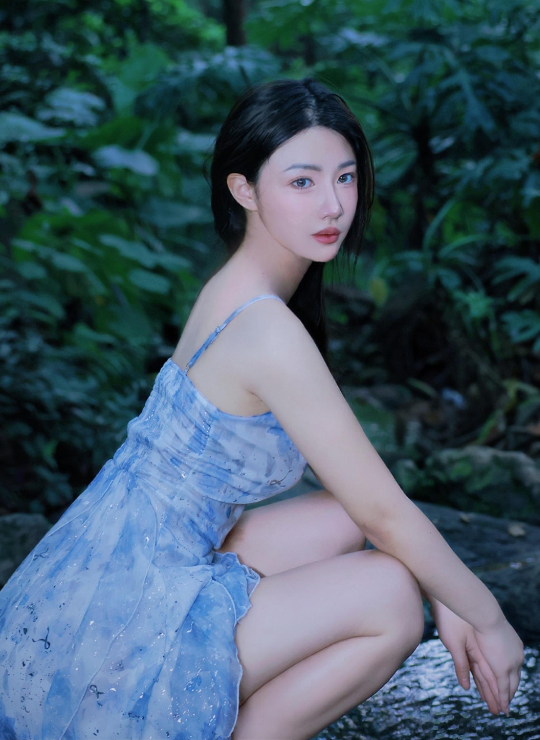 林深，向晚。 ​​​