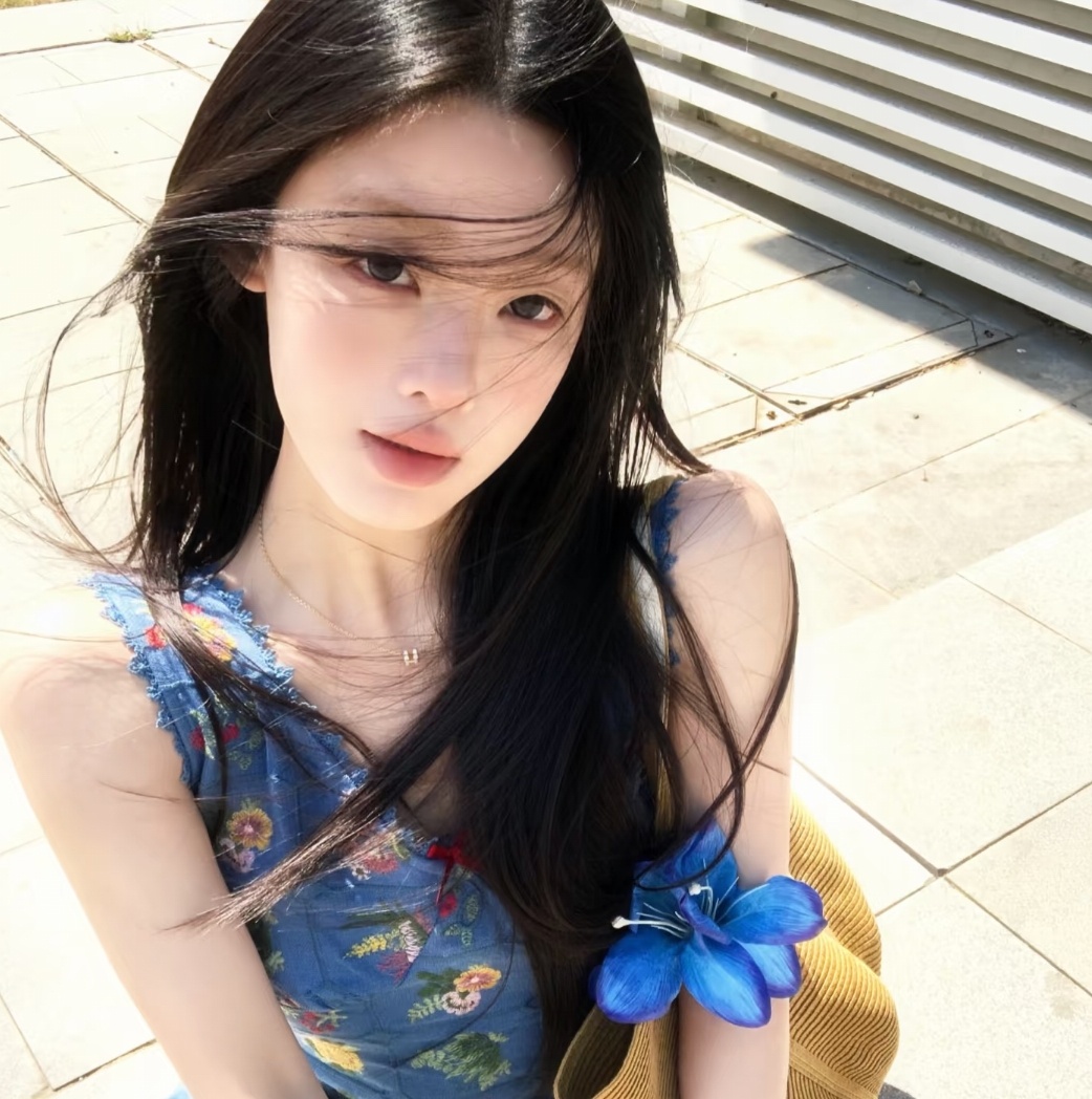 我天真的以为你只对我好 后来发现其实你对谁都一样 甚至比我好 ​​​