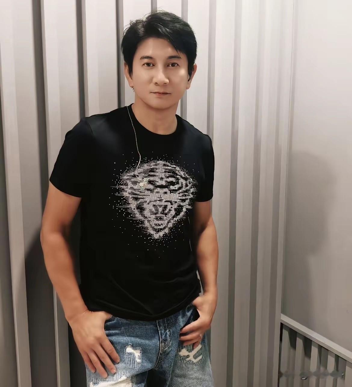 突然理解刘诗诗了，
原来她早就看清了吴奇隆的底色，
吴奇隆和蔡康永都是来自湾湾的