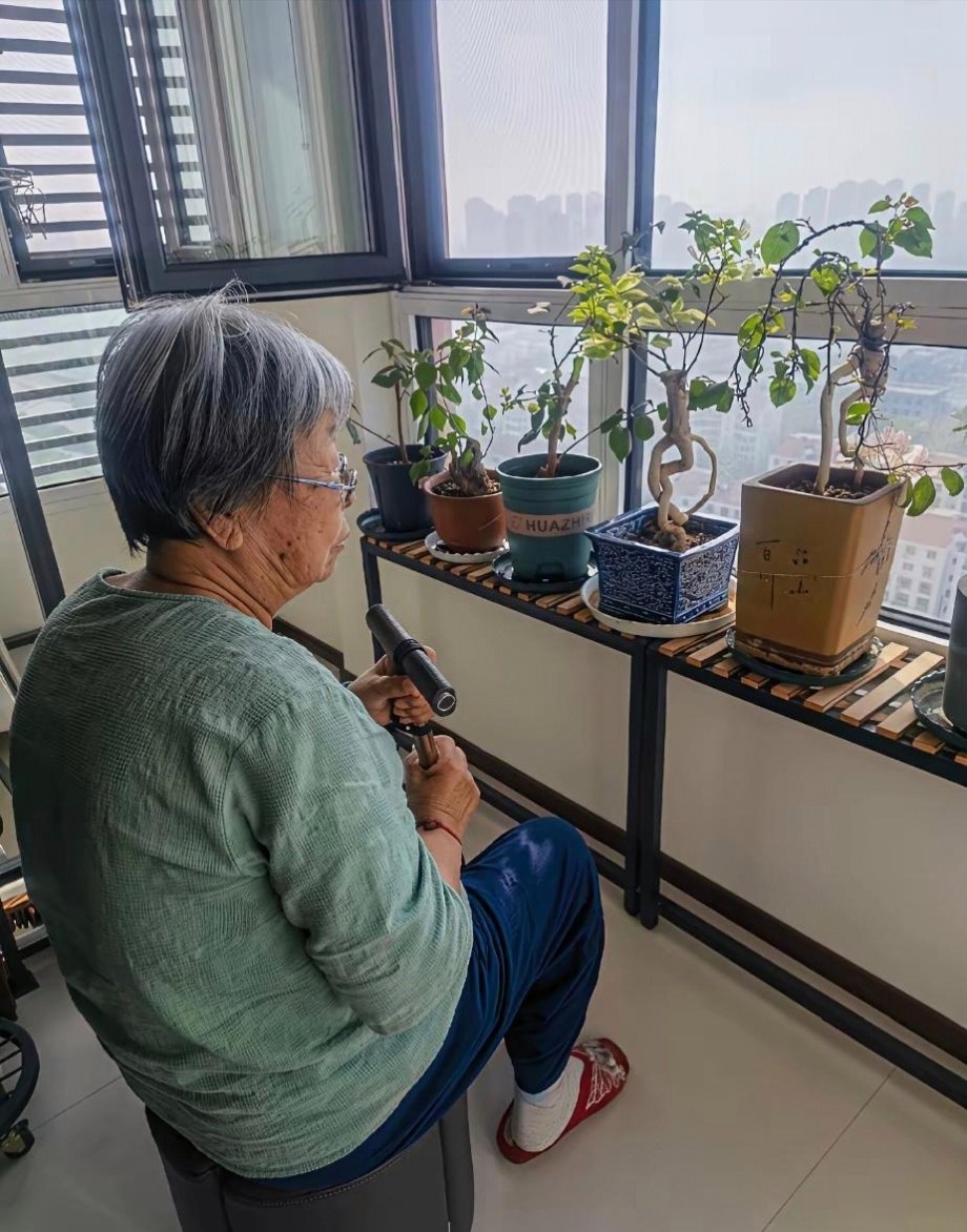 领居老太太89了，活得真通透！用8000退休金把儿女全叫回来了。她4个儿女，以前