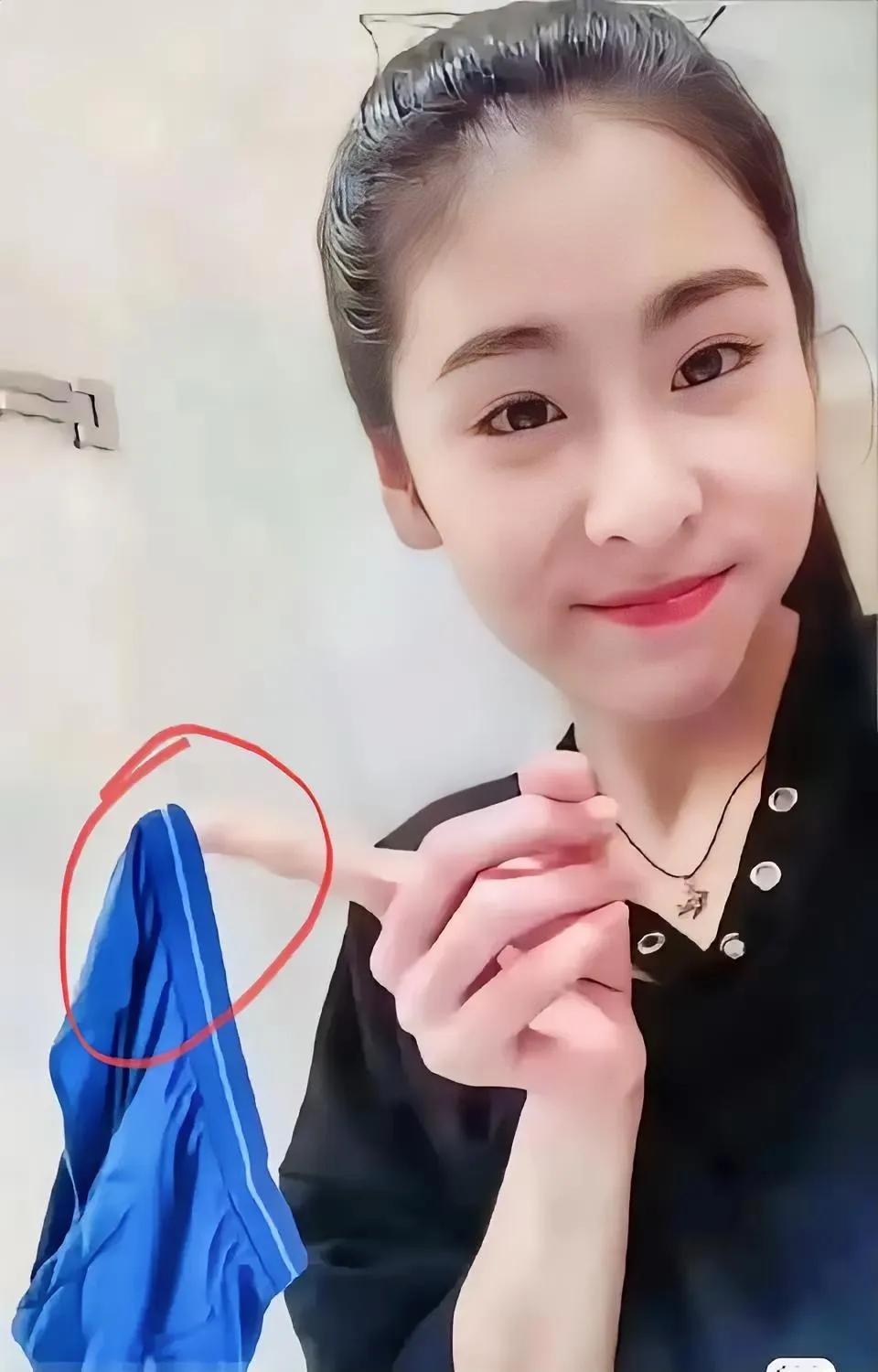 看到张碧晨晒出的照片，还指名道姓是谁的内裤，感觉厌蠢症又犯了。一个女孩子拿男生的