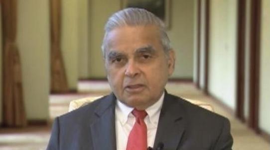 新加坡外交家马凯硕说，亚洲国家眼看中国被西方打压却保持沉默，这是个巨大错误。
