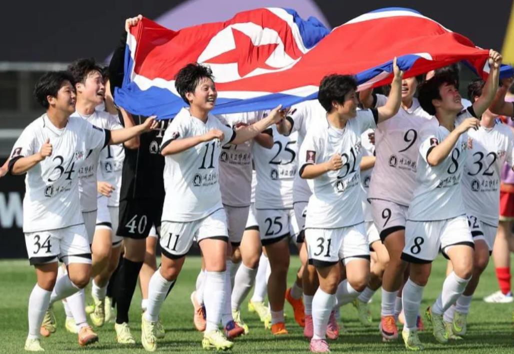 朝鲜女足是夺冠了，但那100万美元奖金，她们可能一分钱都拿不到。

2026年5