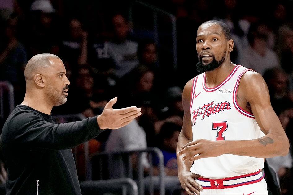 超巨还是没问题的，个人的篮球技术而言没啥短板，要是每个队出一个球星搞单挑车轮赛啥