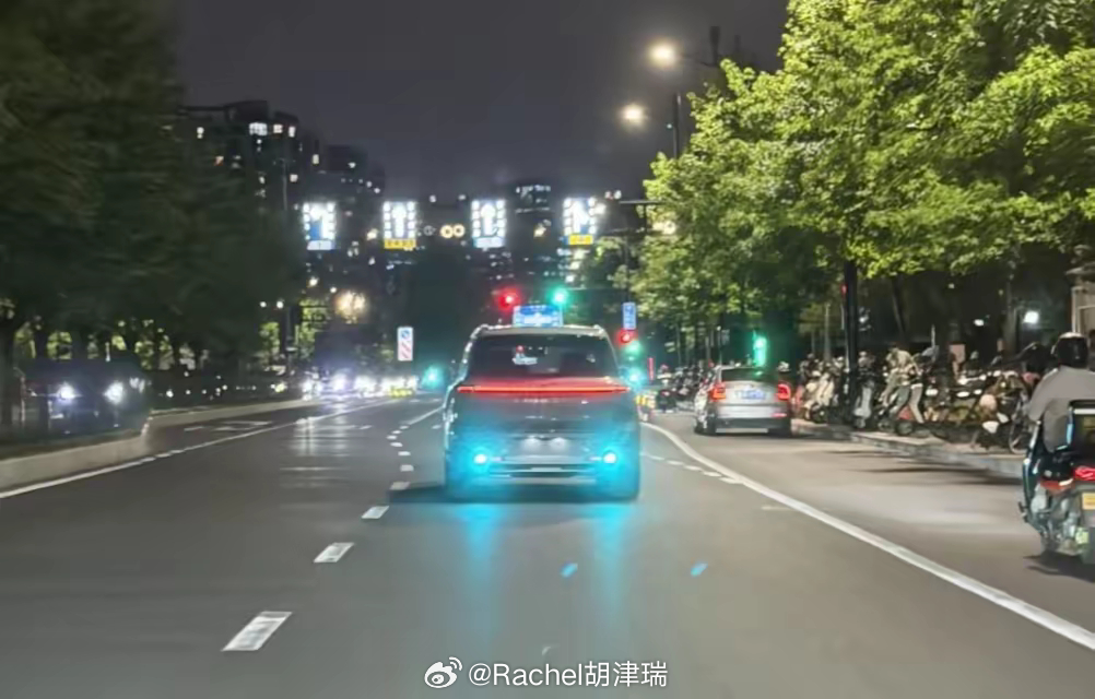 智能辅助驾驶需要外显吗关于智能辅助驾驶外显这件事一直争议不断，适度提示有助于感知