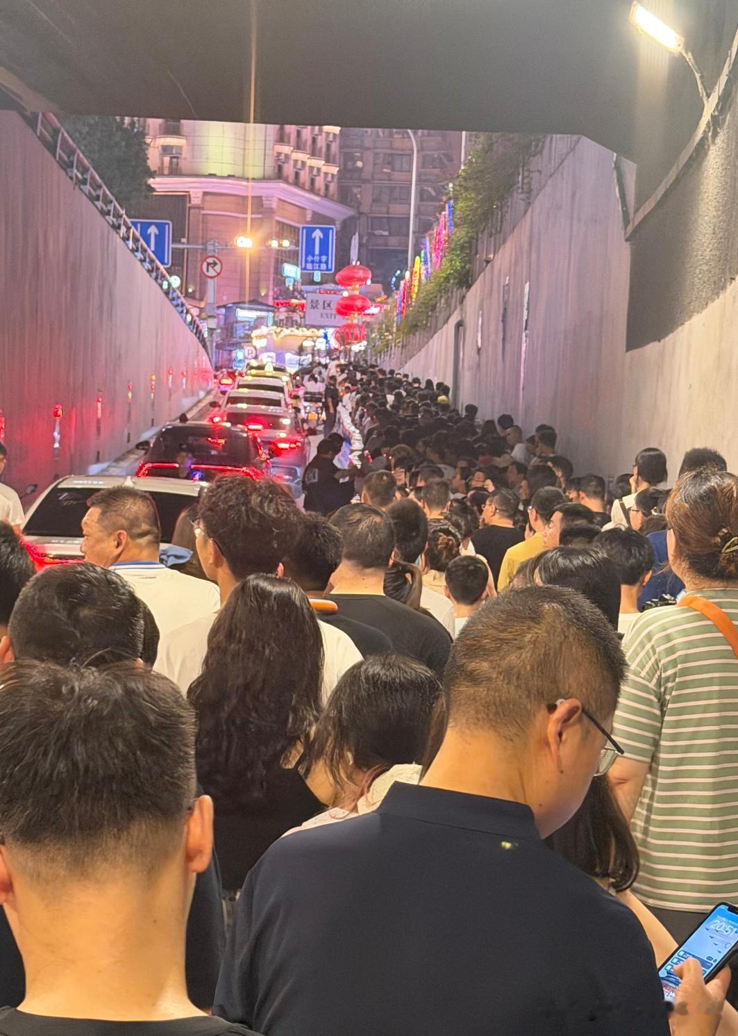 不要去挤重庆洪崖洞，其他体感都好。可惜没看到无人机表演，这是第2次来重庆了