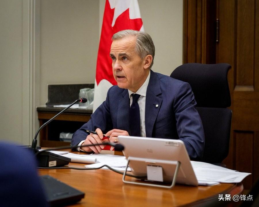 脸都被打肿了！前两天刚夸加拿大总理卡尼是西方少有的务实派，今天他就原形毕露，彻底