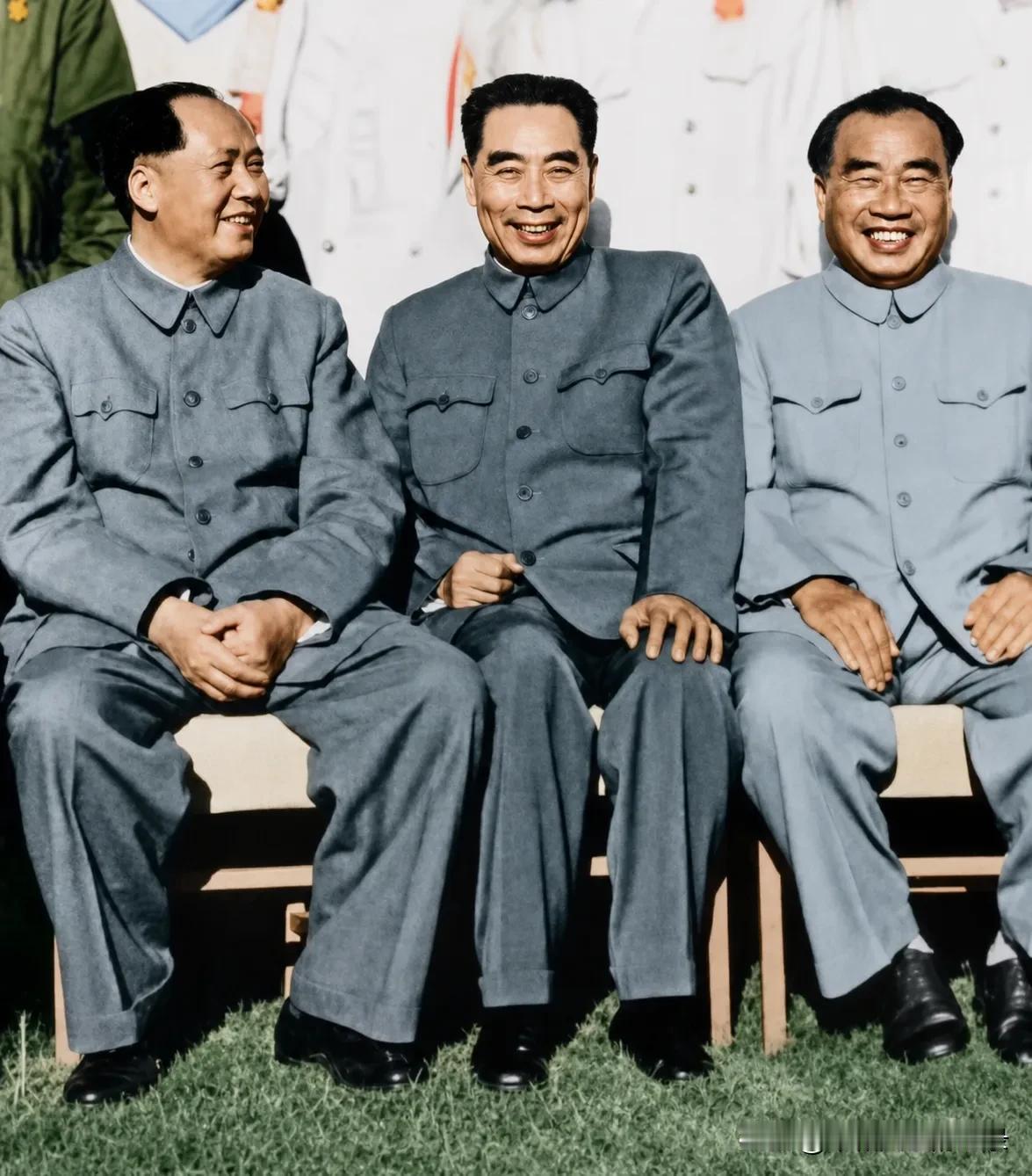伟大领袖毛主席！
伟大总理周恩来！
伟大总司令朱德！
千古伟人！万世敬仰！[祈祷