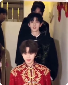 K总伴郎团K总结婚现场颜值太让人惊艳了。王不染、奥扎，加上 K 总两位好友，个个