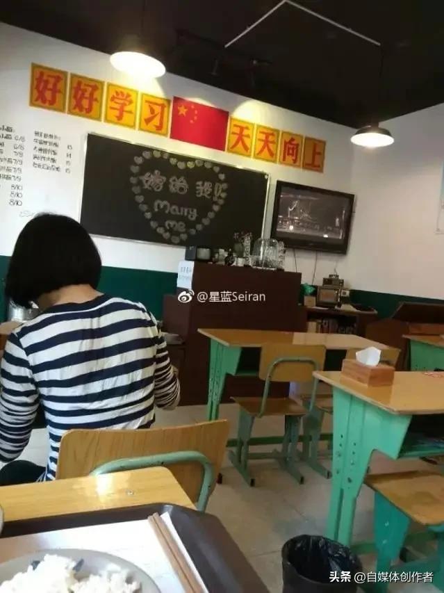 反向流量天花板！广东鸡煲店老板求着别火，反倒被网友捧成顶流
 
广东一家鸡煲店凭