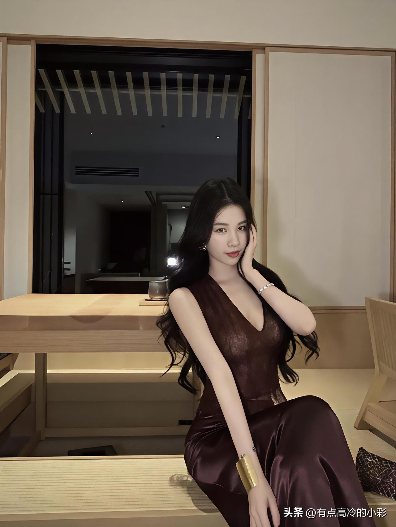 旧年的喧嚣渐渐褪去，终于可以按下忙碌的暂停键，偷得浮生半日悠闲。换上喜欢的酒红色