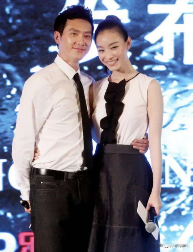 2012年，24岁的倪妮爱上了 34 岁的冯绍峰，两人同居 3 年，倪妮努力讨好