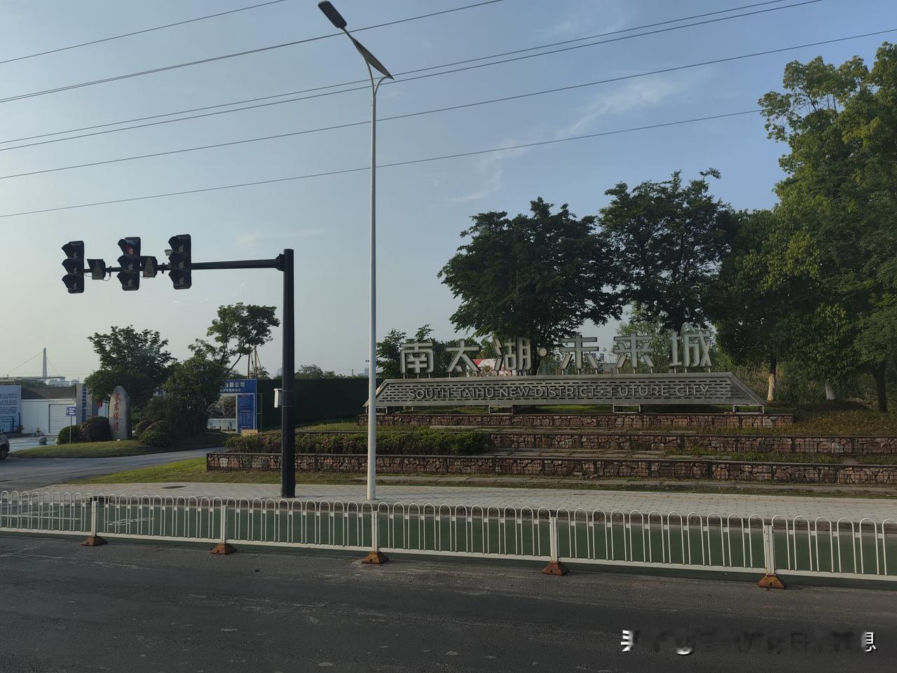 一直路过
这牌子起的真大气
关键
这么多年了
没发现有撒变化