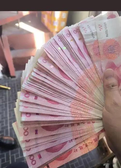 “金钱不是万恶之源，
贪财才是万恶之源。
正确认识金钱，
就能成为金钱的主人。”