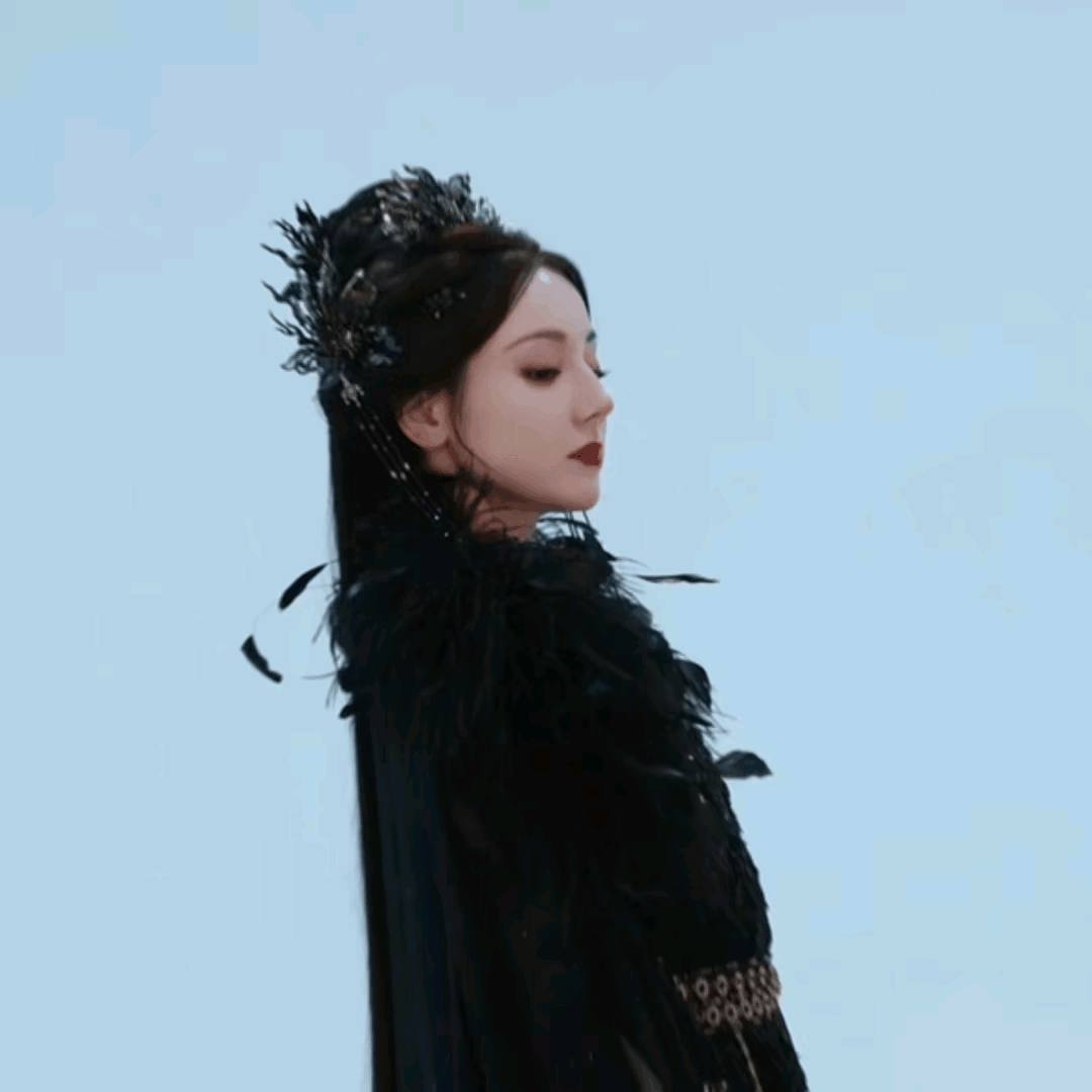迪丽热巴，一位身居网友槽点中心的顶流。

这不，新剧《慕胥辞》一经官宣，就等于没