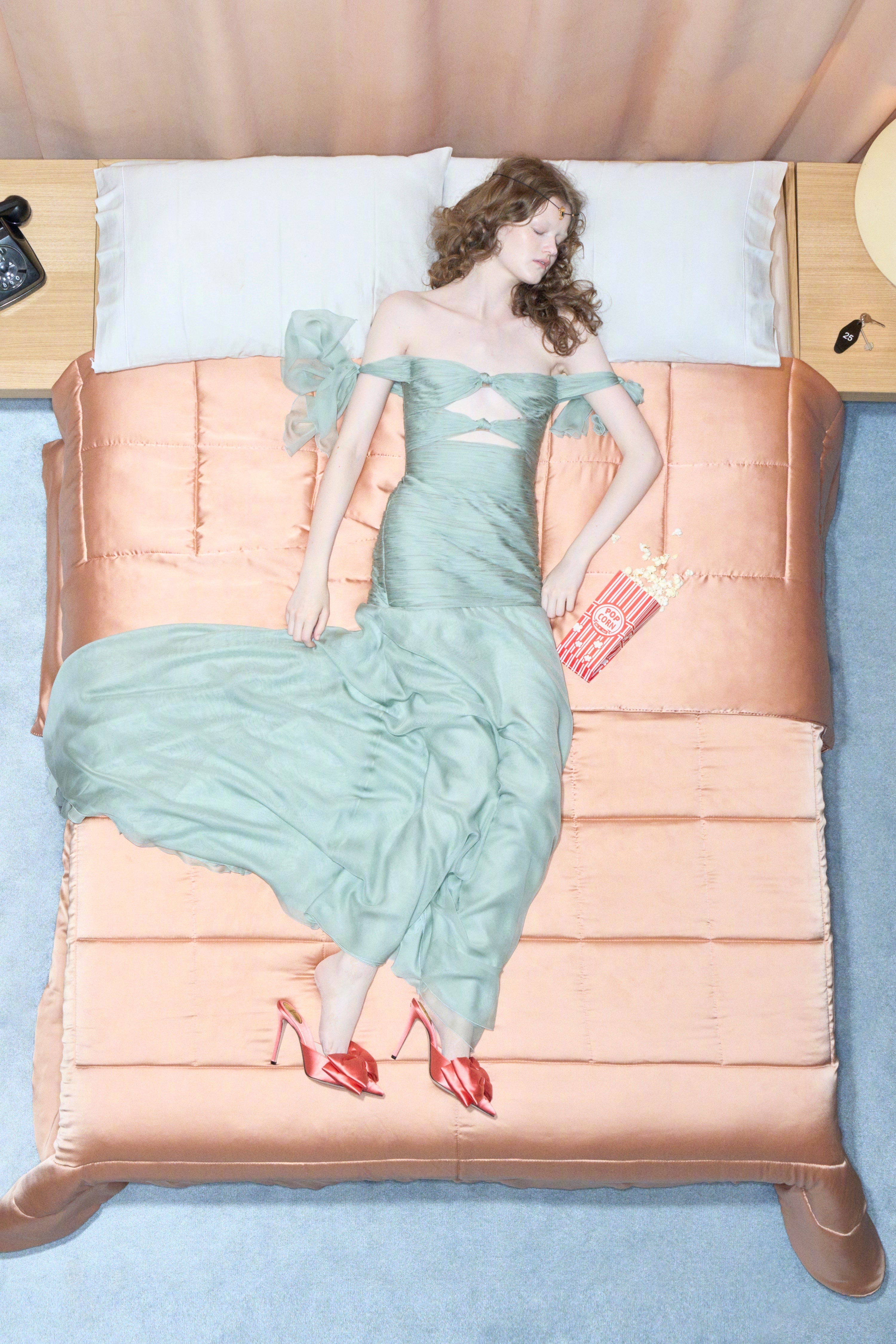 Valentino 2026 早春度假系列发布——过去一年，亚历山德罗·米歇尔在