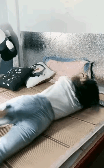 女朋友爬山回来就这样了，是生气了还是怎么了呀！