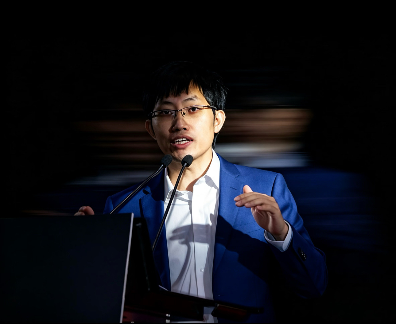 梁文锋称华为芯片一年内平替英伟达DeepSeek创始人梁文锋在闭门交流会上提出，