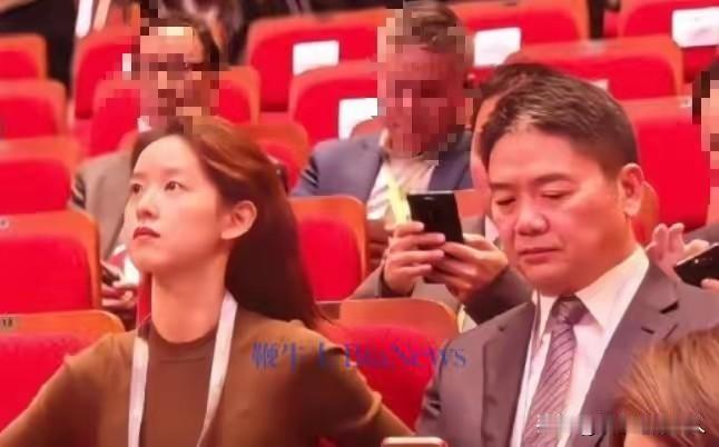 气色不错！
这是跑到韩国去开展业务了？