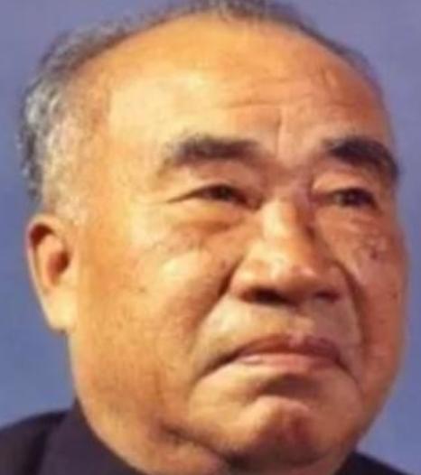 1965 年，朱德在深夜签下直升机调令时，这个曾指挥千军万马的元帅不会想到，自己