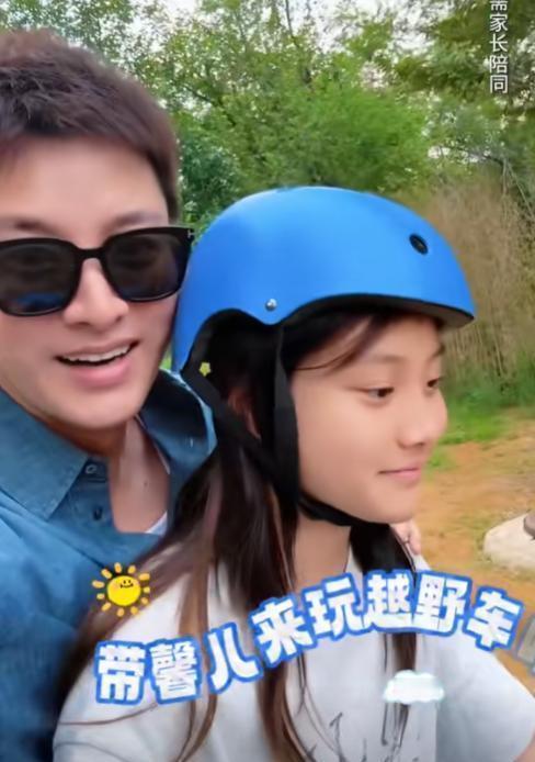 甜馨面临网络争议，面对父母的往事被提及和网友的质疑，她承受巨大压力。网络舆论纷争