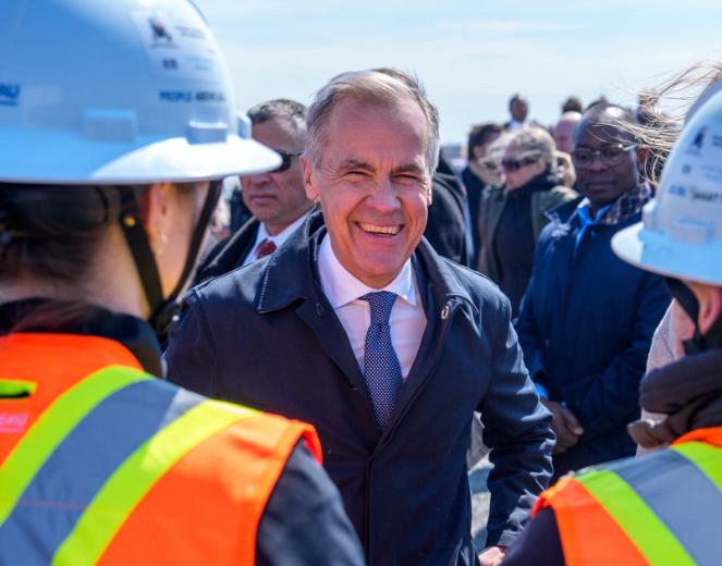 加拿大公开喊话中国

当地时间19日，加拿大总理卡尼发表讲话，他强调，目前和美国